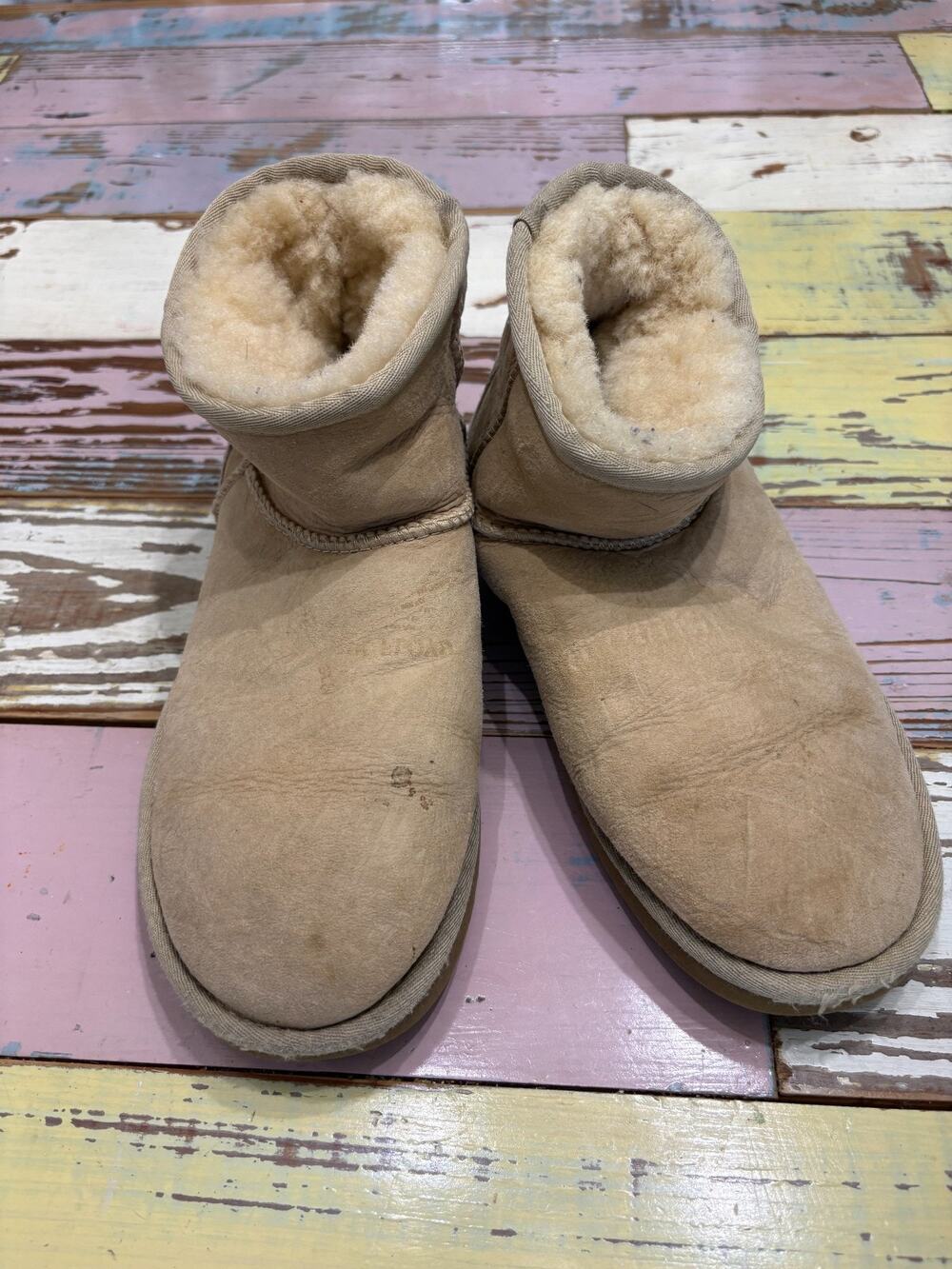 UGG classic mini noots size 9-10